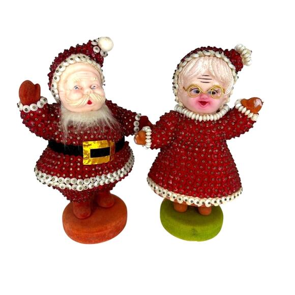 Kitschy Cute Vintage 1950s Santa & Mrs. Claus Beaded Push Pin Flocked Figures - Picture 1 of 16